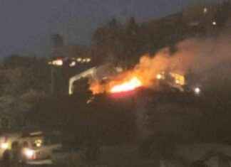 Controlan rápidamente un incendio en la urbanización exclusiva de Xàbia, Alicante news-13082024-133830