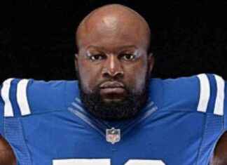 Exjugador de fútbol americano arrestado por orinar en anciana en avión news-22082024-070546