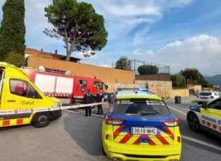 Dos niños hospitalizados en estado grave por coche descontrolado en Centelles news-24102024-213449