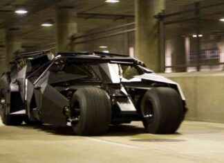 Explora la réplica del Batmóvil del Caballero Oscuro en detalle news-05112024-232353