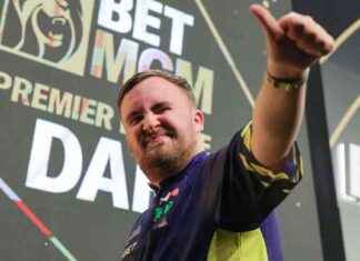 Nathan Aspinall elimina las esperanzas de Michael van Gerwen en la Premier League Darts nathan-aspinall-elimina-las-esperanzas-de-michael-van-gerwen-en-la-premier-league-darts