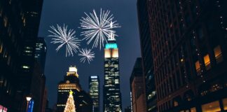 Celebración de Fin de Año en Nueva York: Tradiciones y Consejos New Year's Eve Celebration in New York: Traditions and Tips